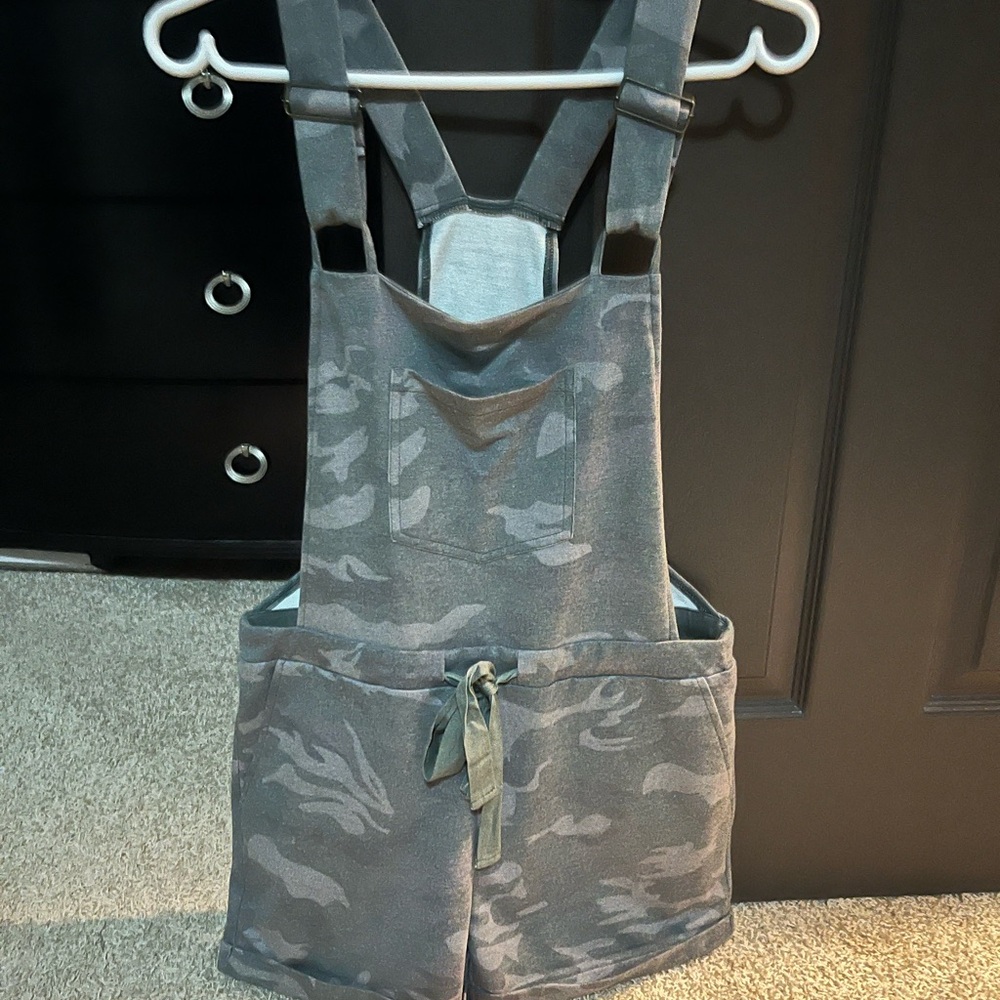 Gray Camouflage overall shorts